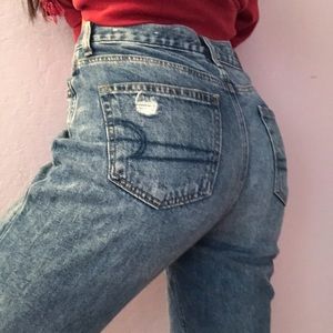 AMERICAN EAGLE MOM JEANS